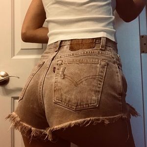 ✨RARE VINTAGE BROWN WASH LEVI’S 550